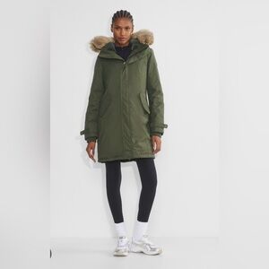 Aritzia TNA Summit Parka in size S